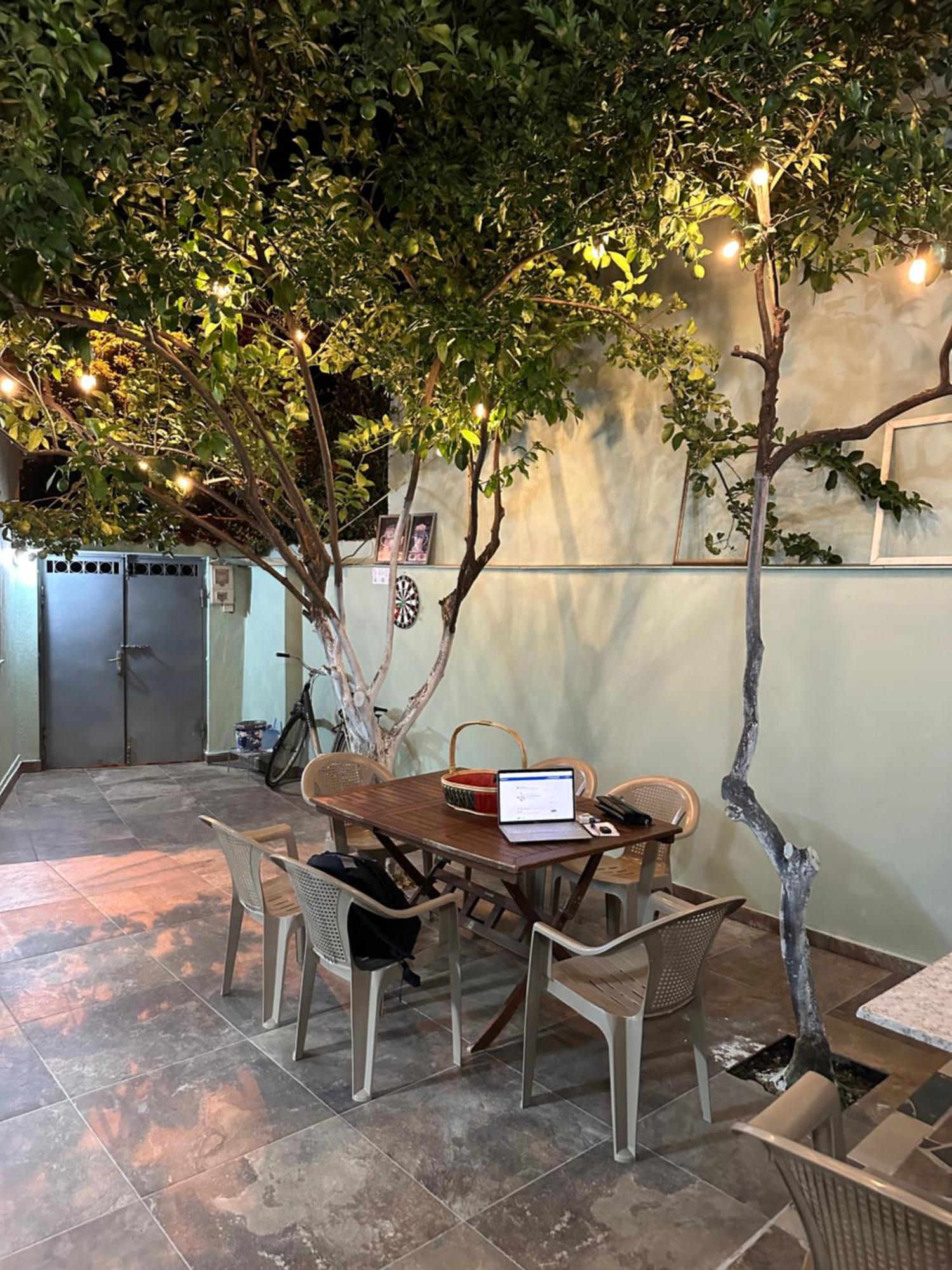 Tirana Lemon Breeze Hostel Bagian luar foto