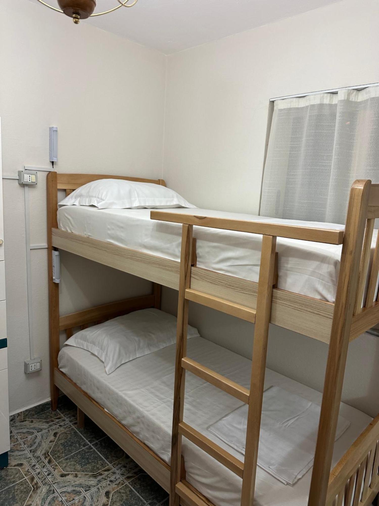 Tirana Lemon Breeze Hostel Bagian luar foto