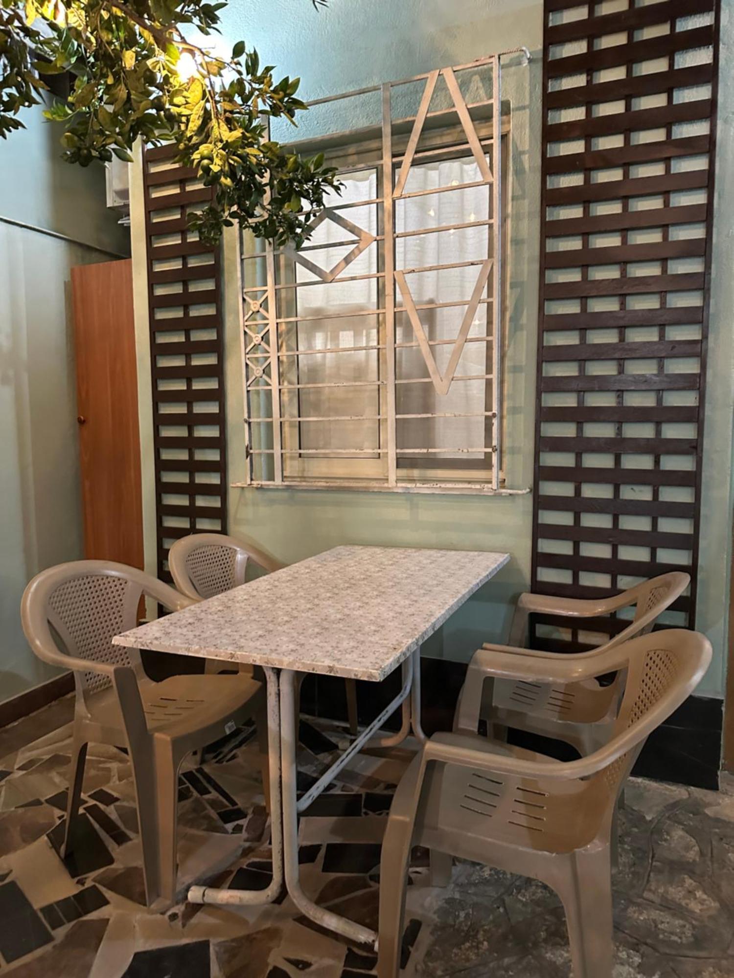 Tirana Lemon Breeze Hostel Bagian luar foto