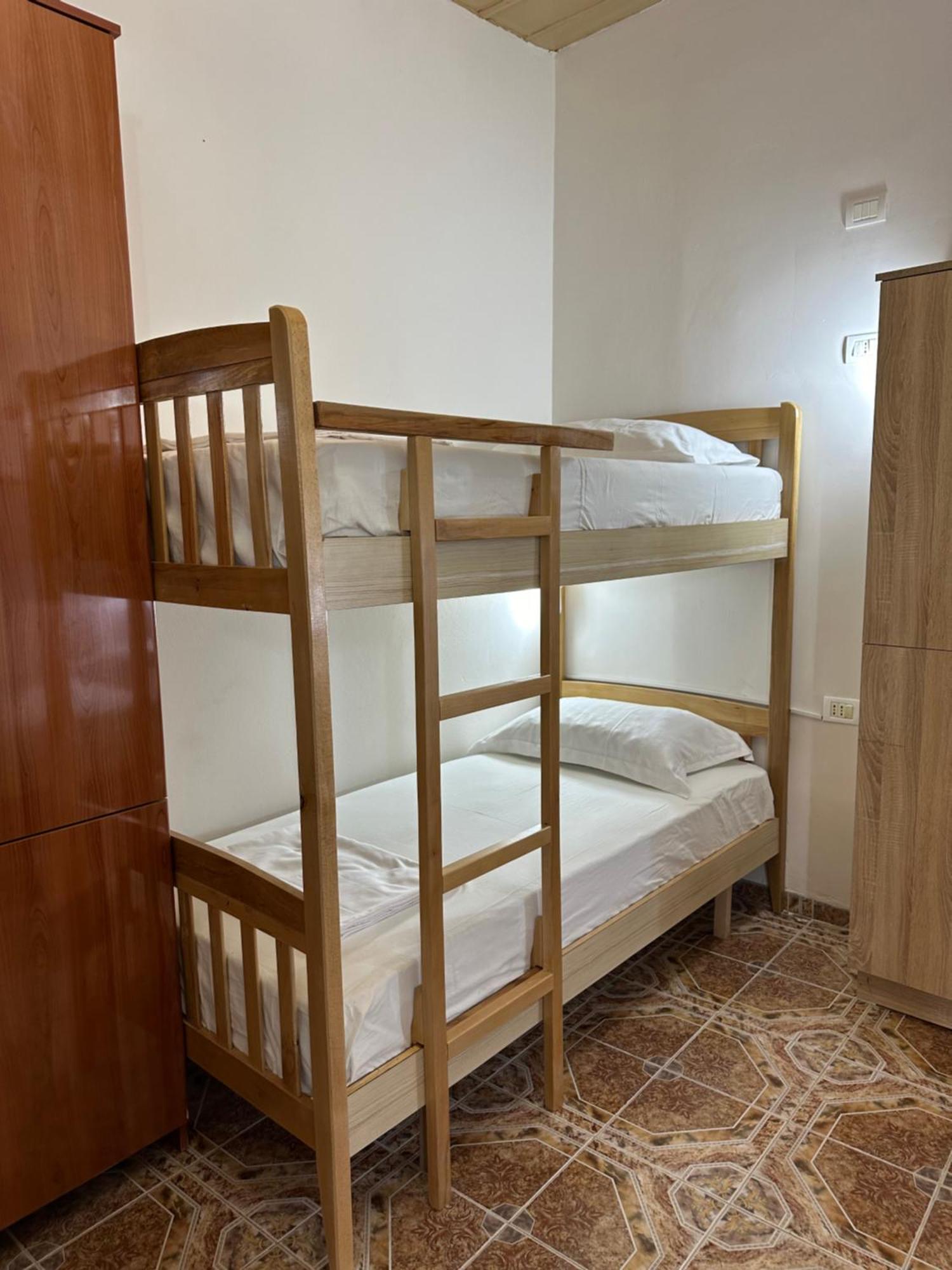 Tirana Lemon Breeze Hostel Bagian luar foto