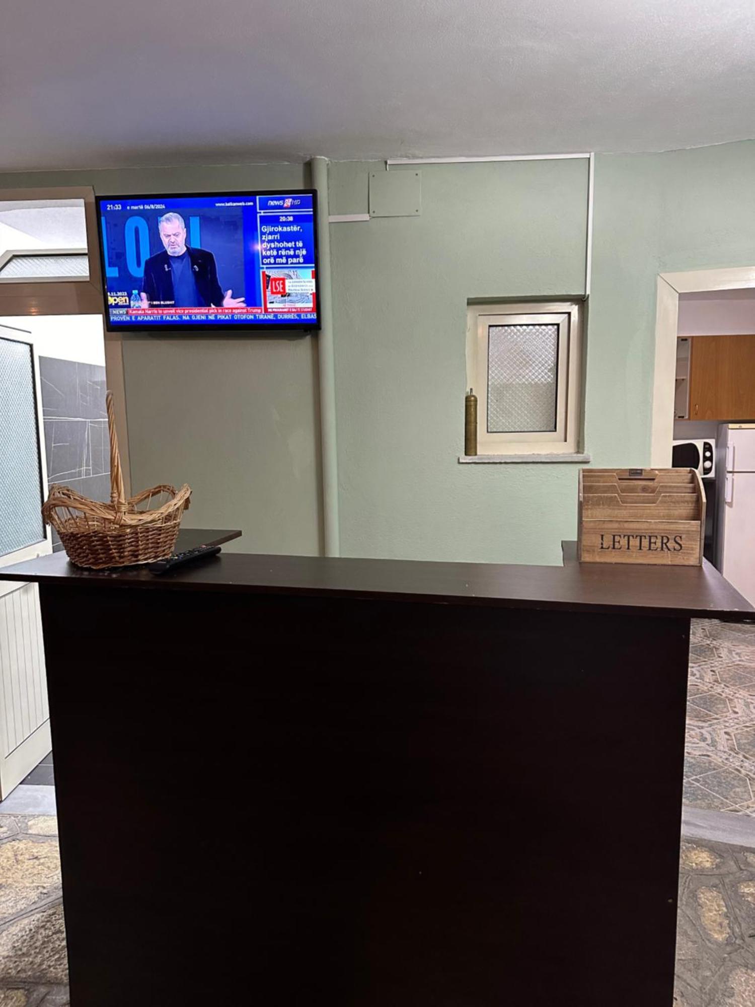 Tirana Lemon Breeze Hostel Bagian luar foto