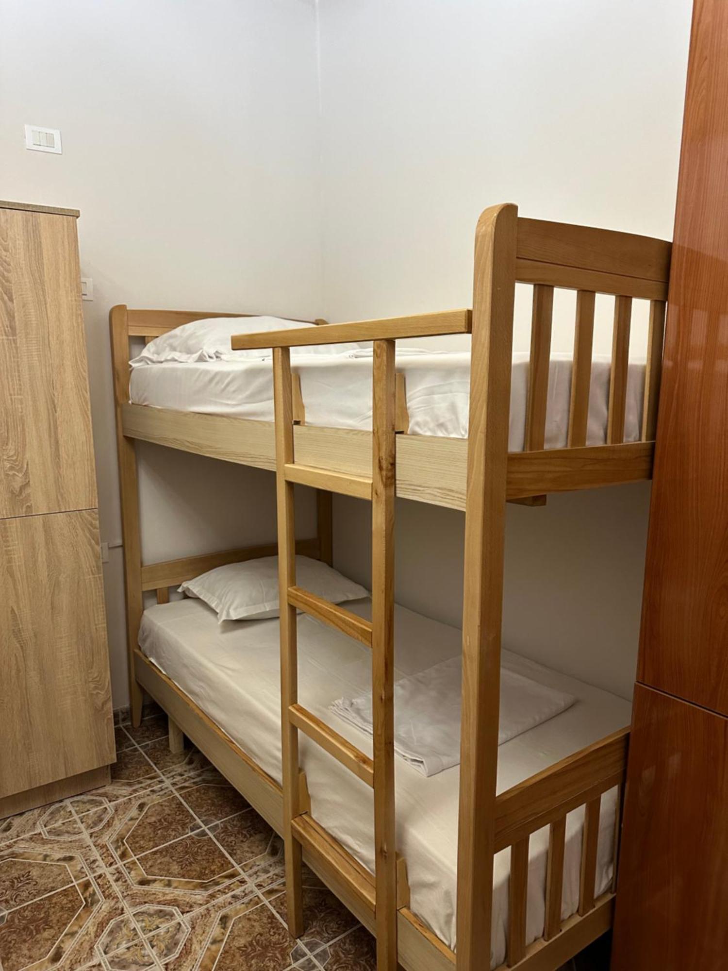 Tirana Lemon Breeze Hostel Bagian luar foto