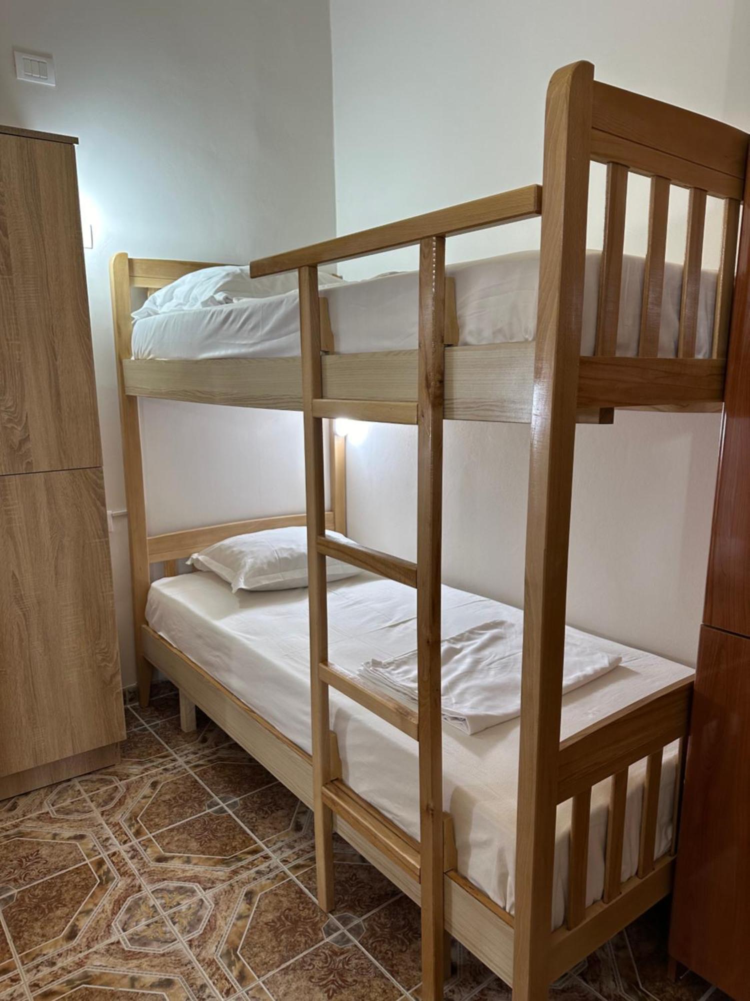 Tirana Lemon Breeze Hostel Bagian luar foto