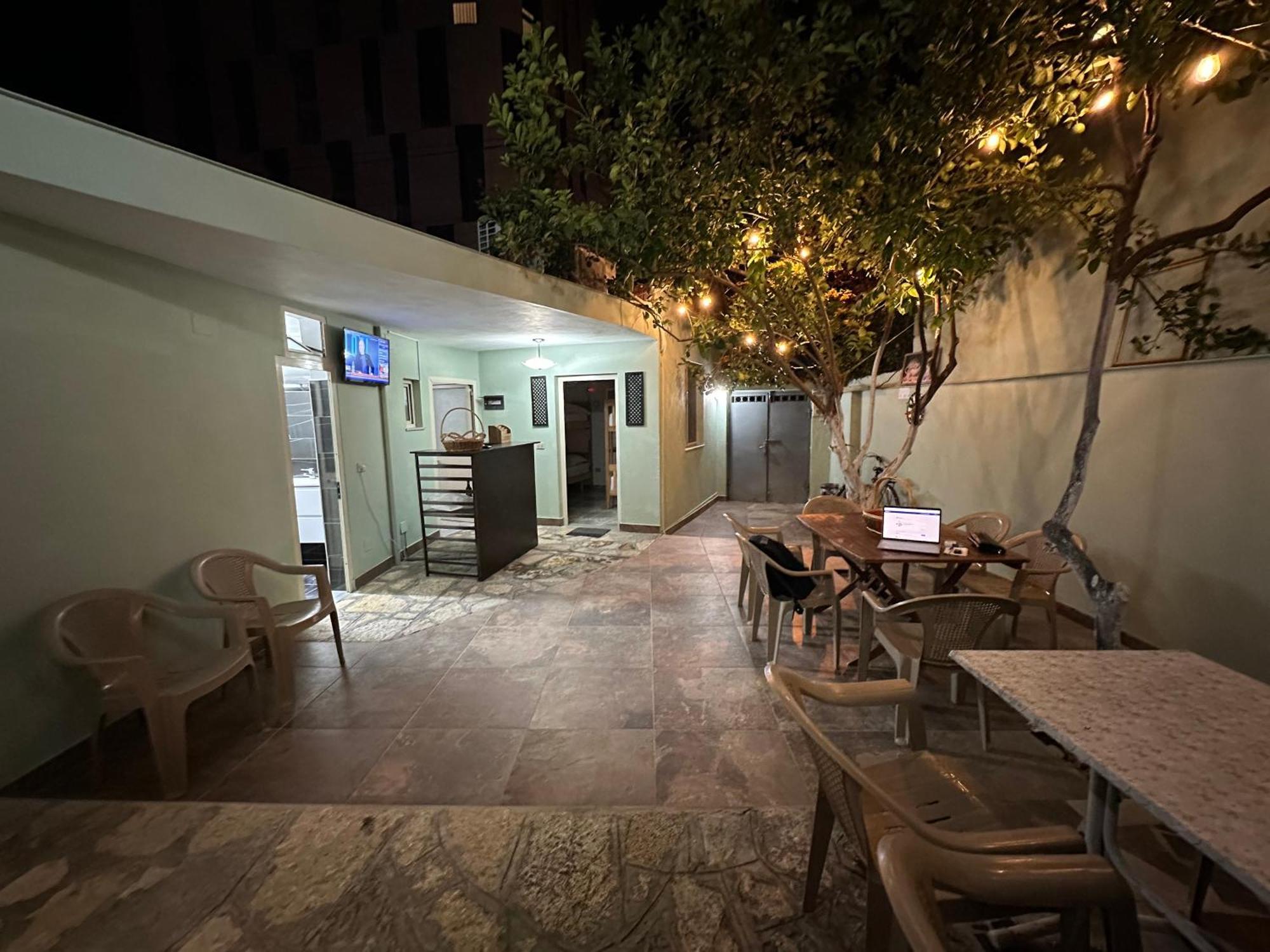 Tirana Lemon Breeze Hostel Bagian luar foto
