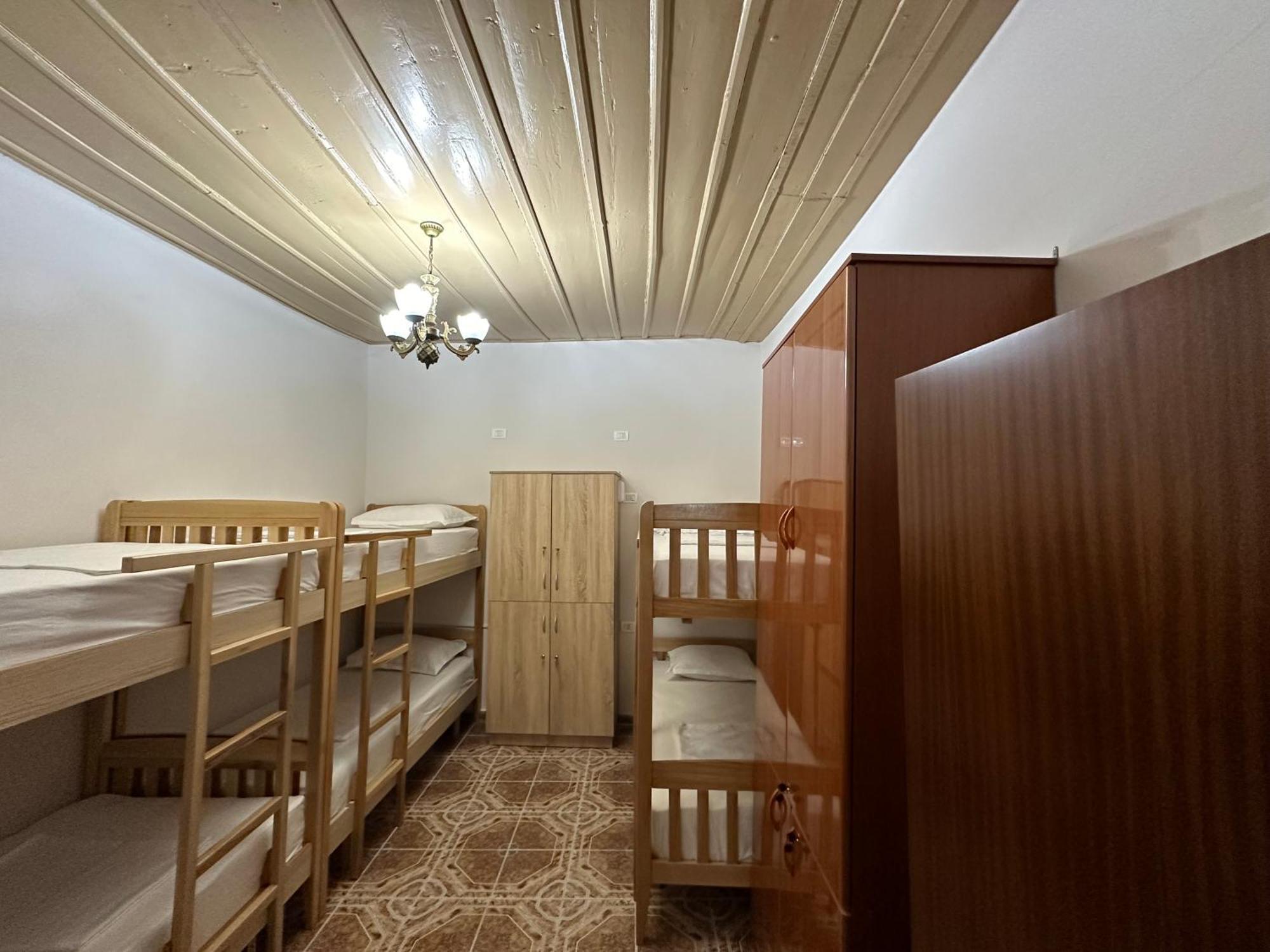 Tirana Lemon Breeze Hostel Bagian luar foto