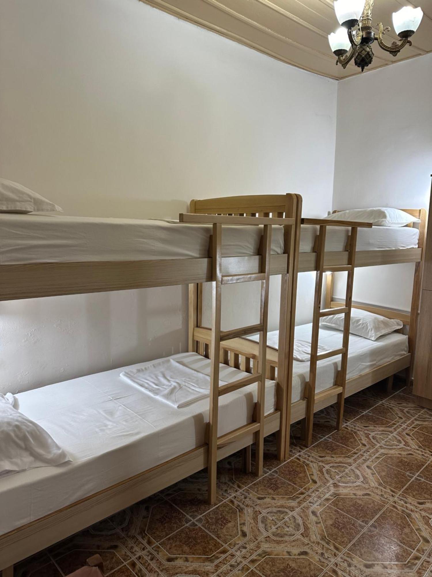 Tirana Lemon Breeze Hostel Bagian luar foto
