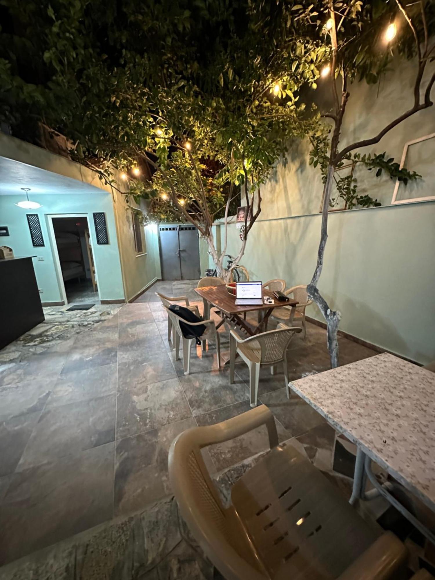 Tirana Lemon Breeze Hostel Bagian luar foto