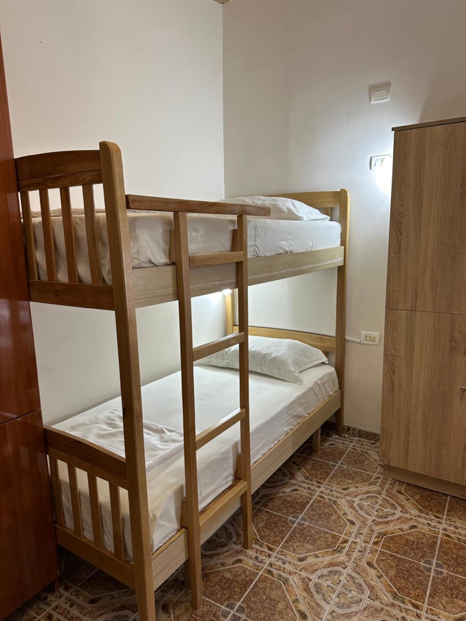 Tirana Lemon Breeze Hostel Bagian luar foto