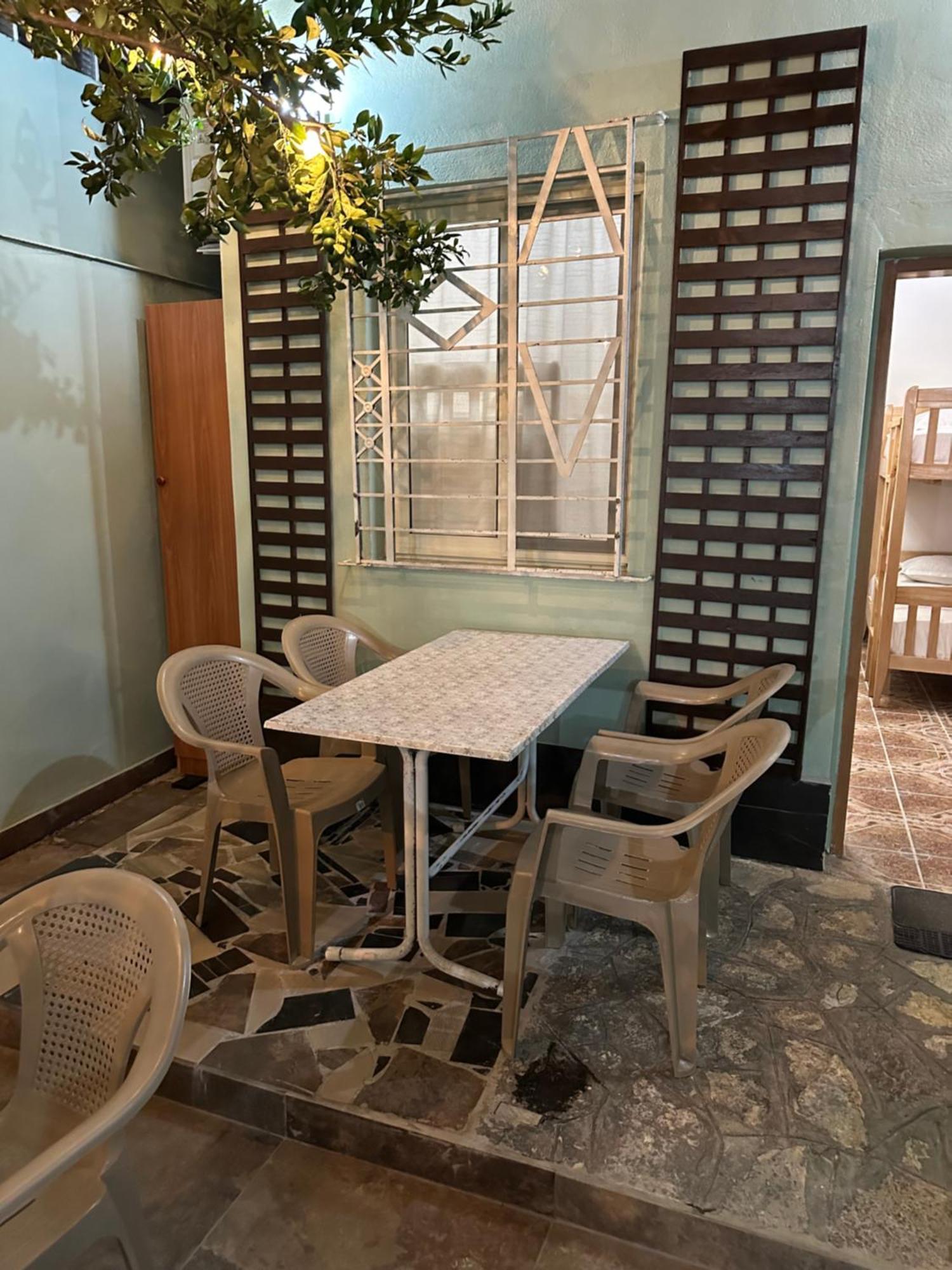 Tirana Lemon Breeze Hostel Bagian luar foto