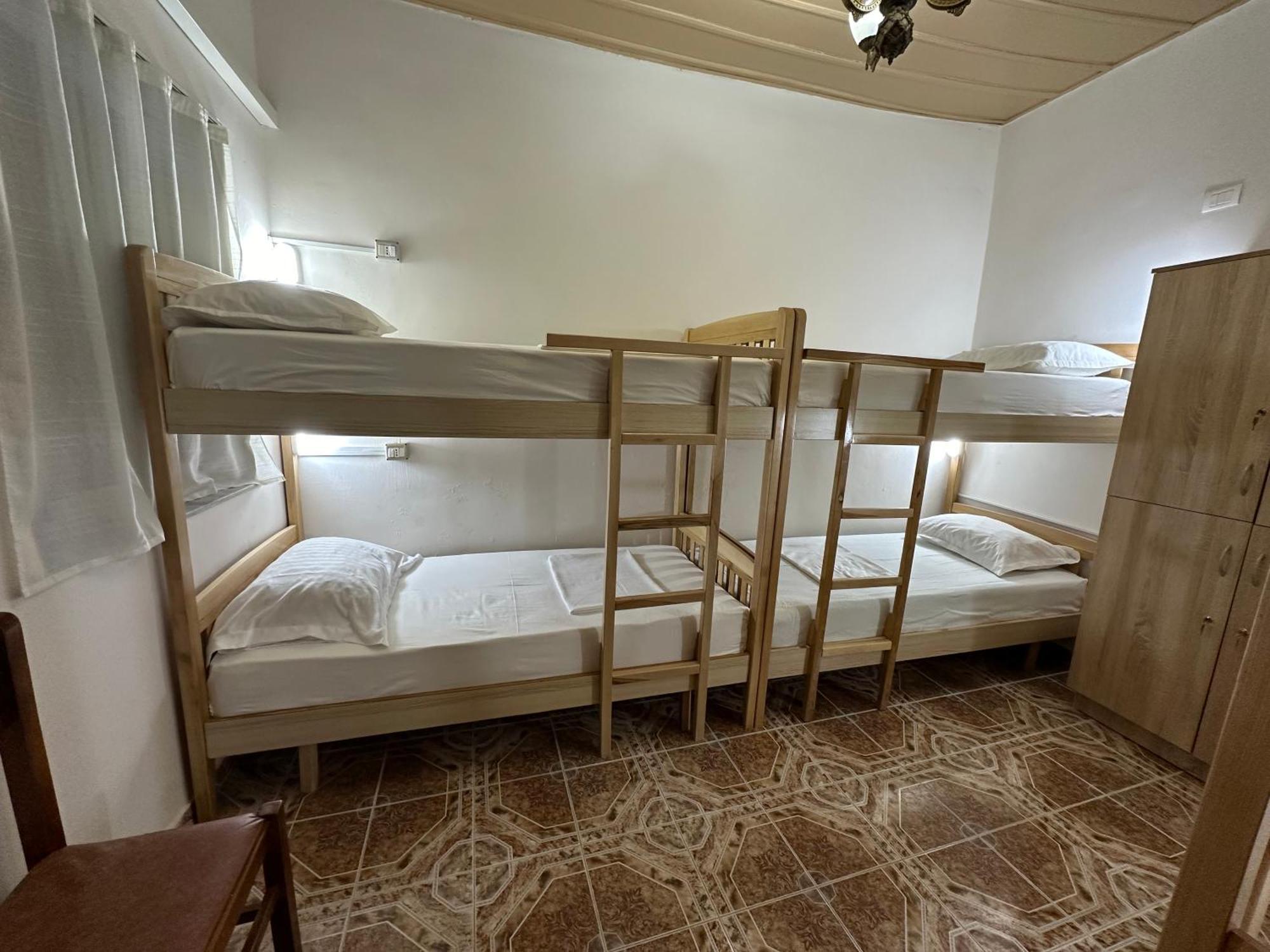 Tirana Lemon Breeze Hostel Bagian luar foto