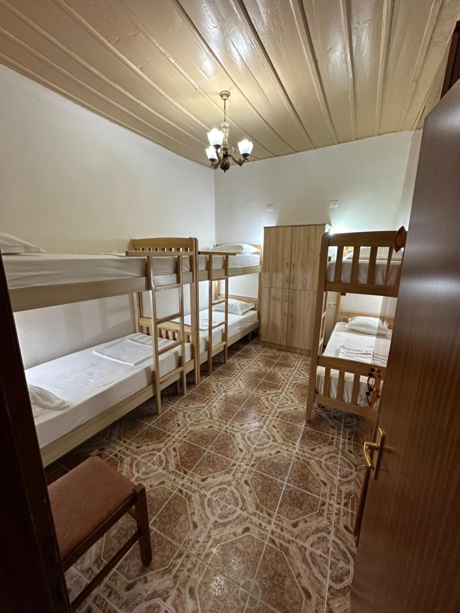Tirana Lemon Breeze Hostel Bagian luar foto