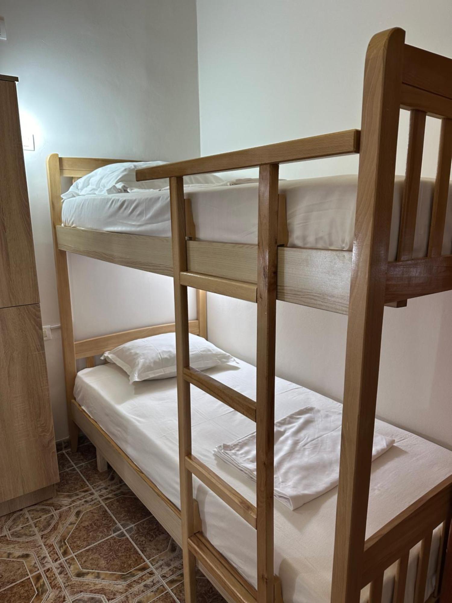 Tirana Lemon Breeze Hostel Bagian luar foto