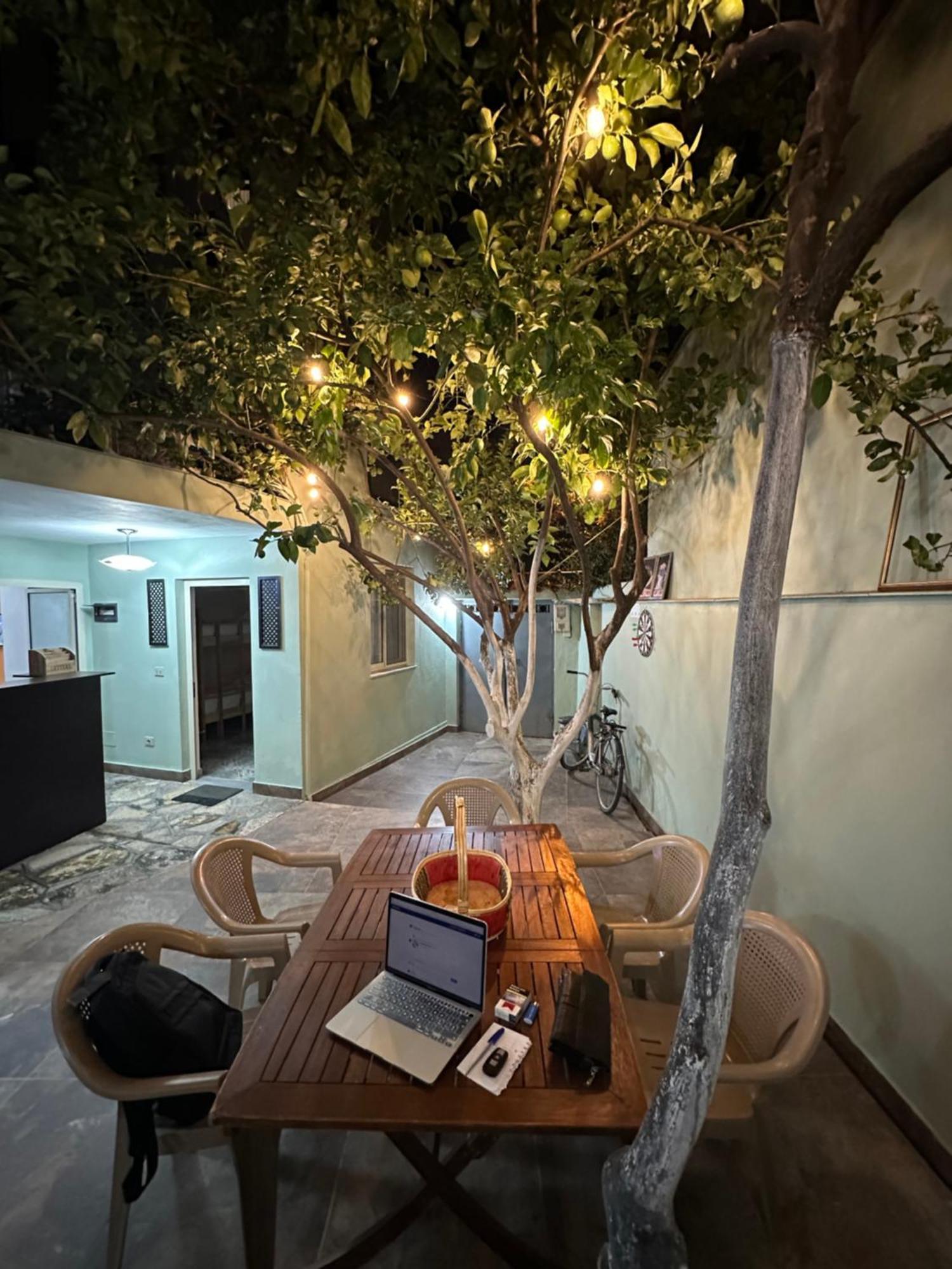 Tirana Lemon Breeze Hostel Bagian luar foto