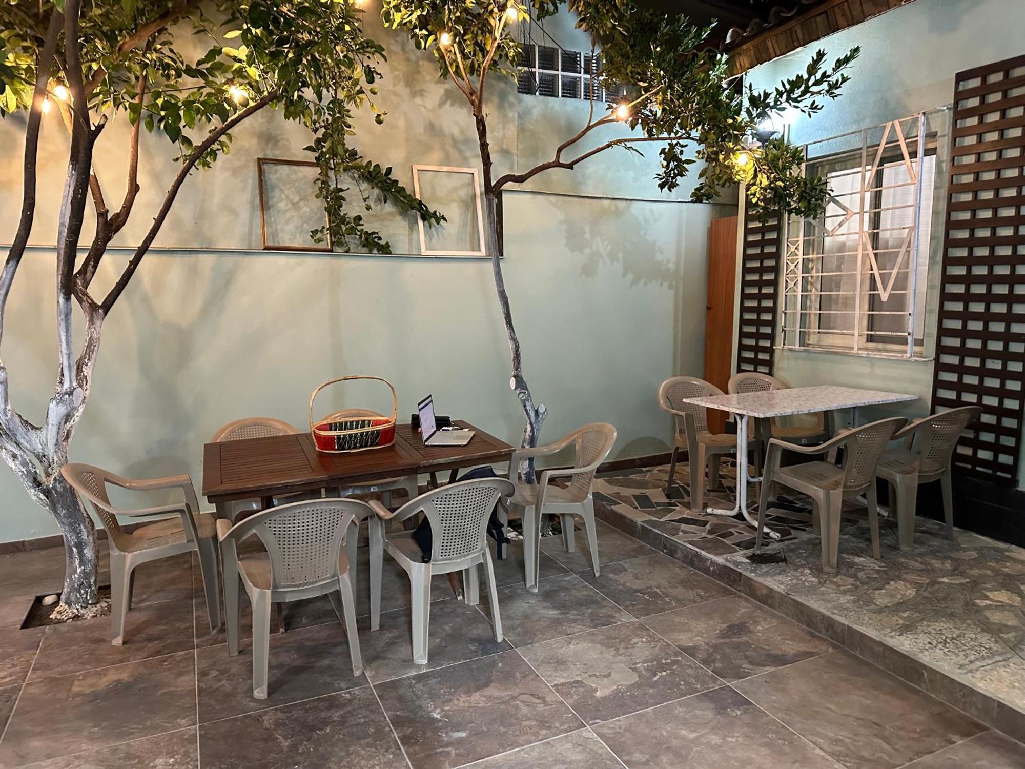 Tirana Lemon Breeze Hostel Bagian luar foto
