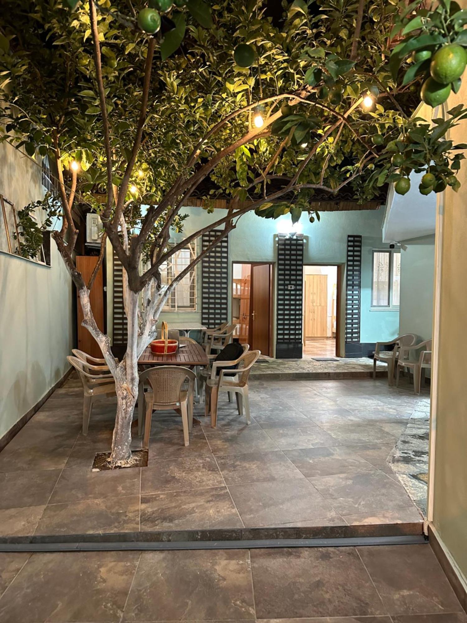 Tirana Lemon Breeze Hostel Bagian luar foto