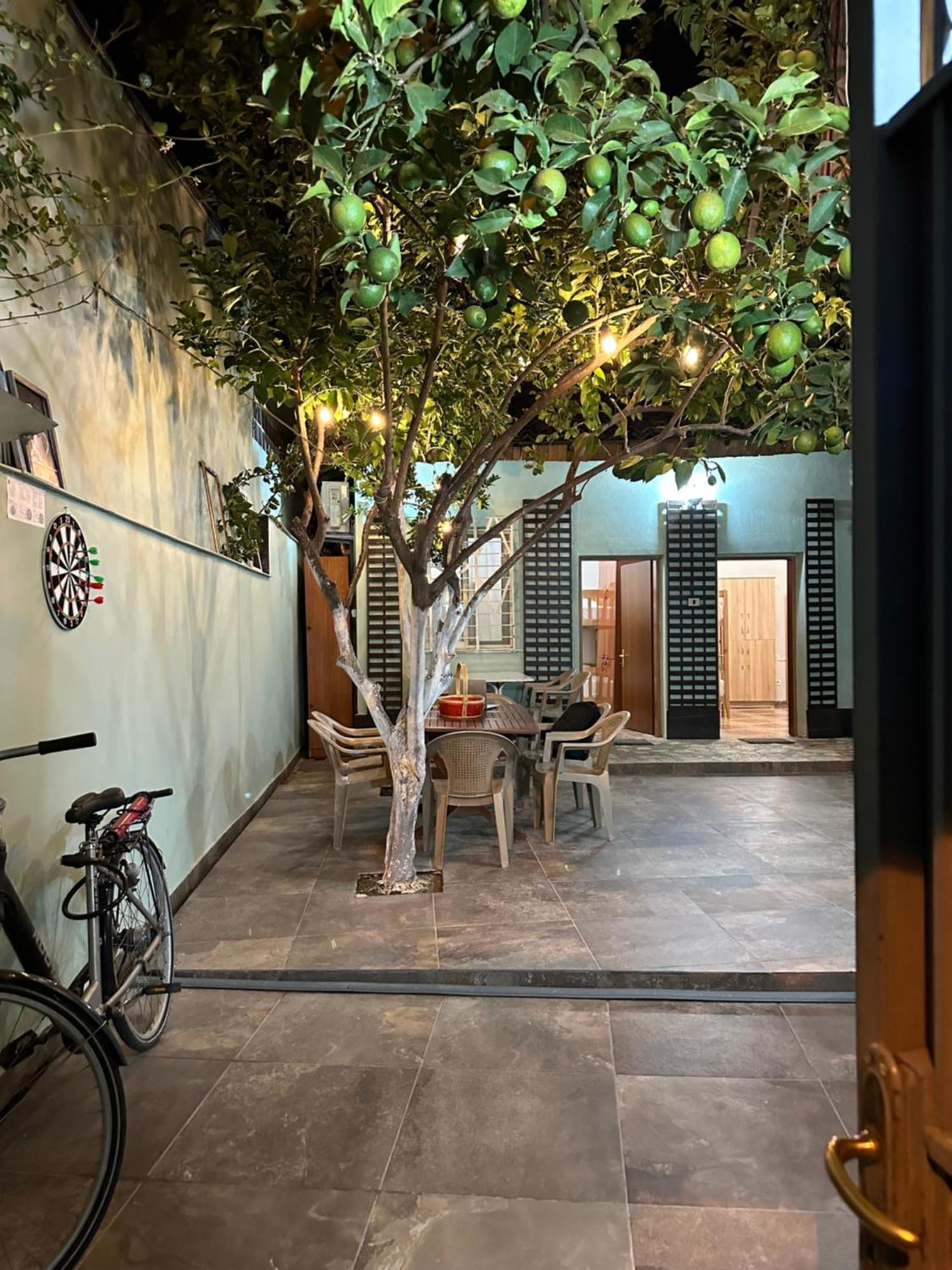 Tirana Lemon Breeze Hostel Bagian luar foto