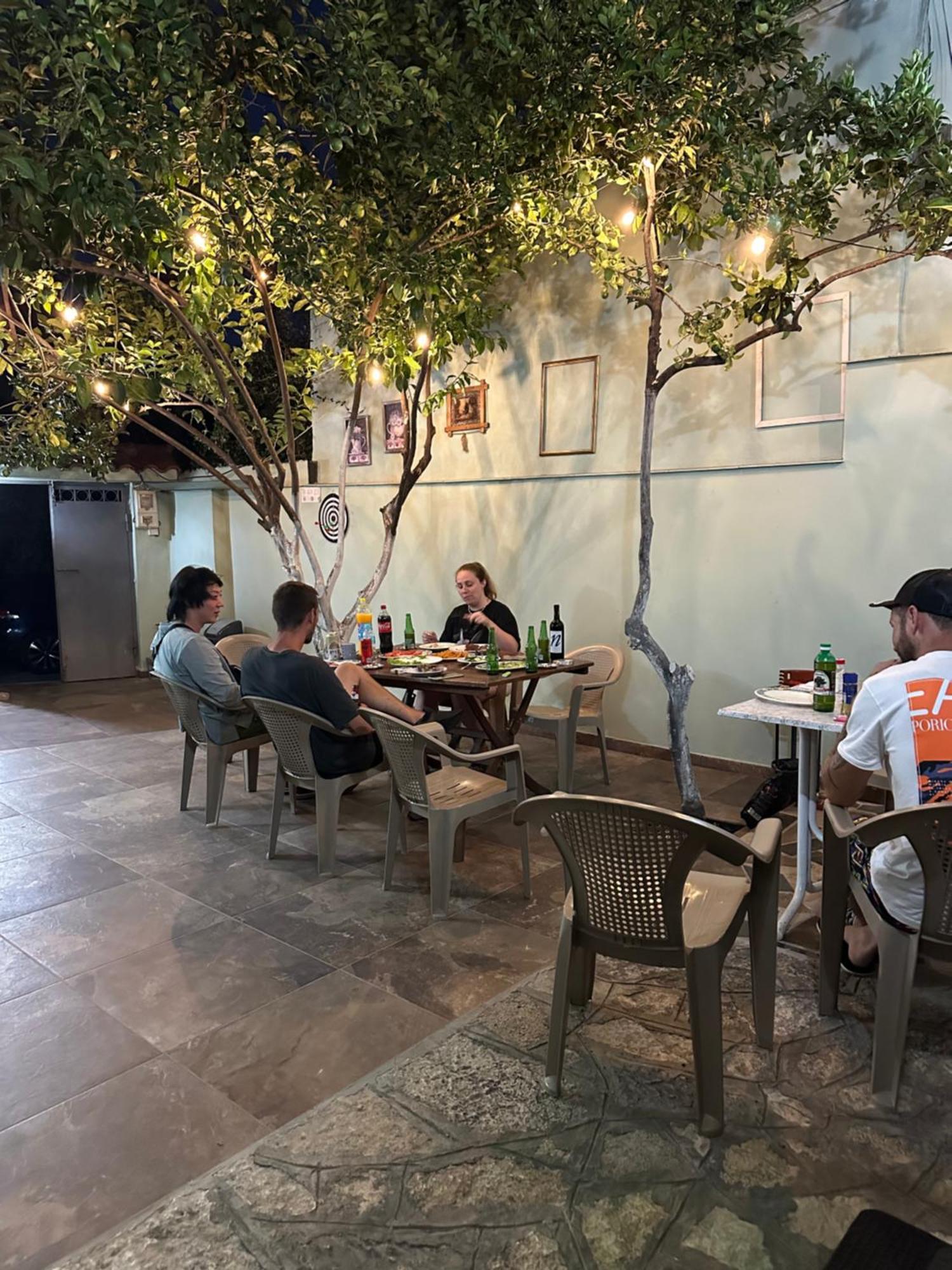 Tirana Lemon Breeze Hostel Bagian luar foto