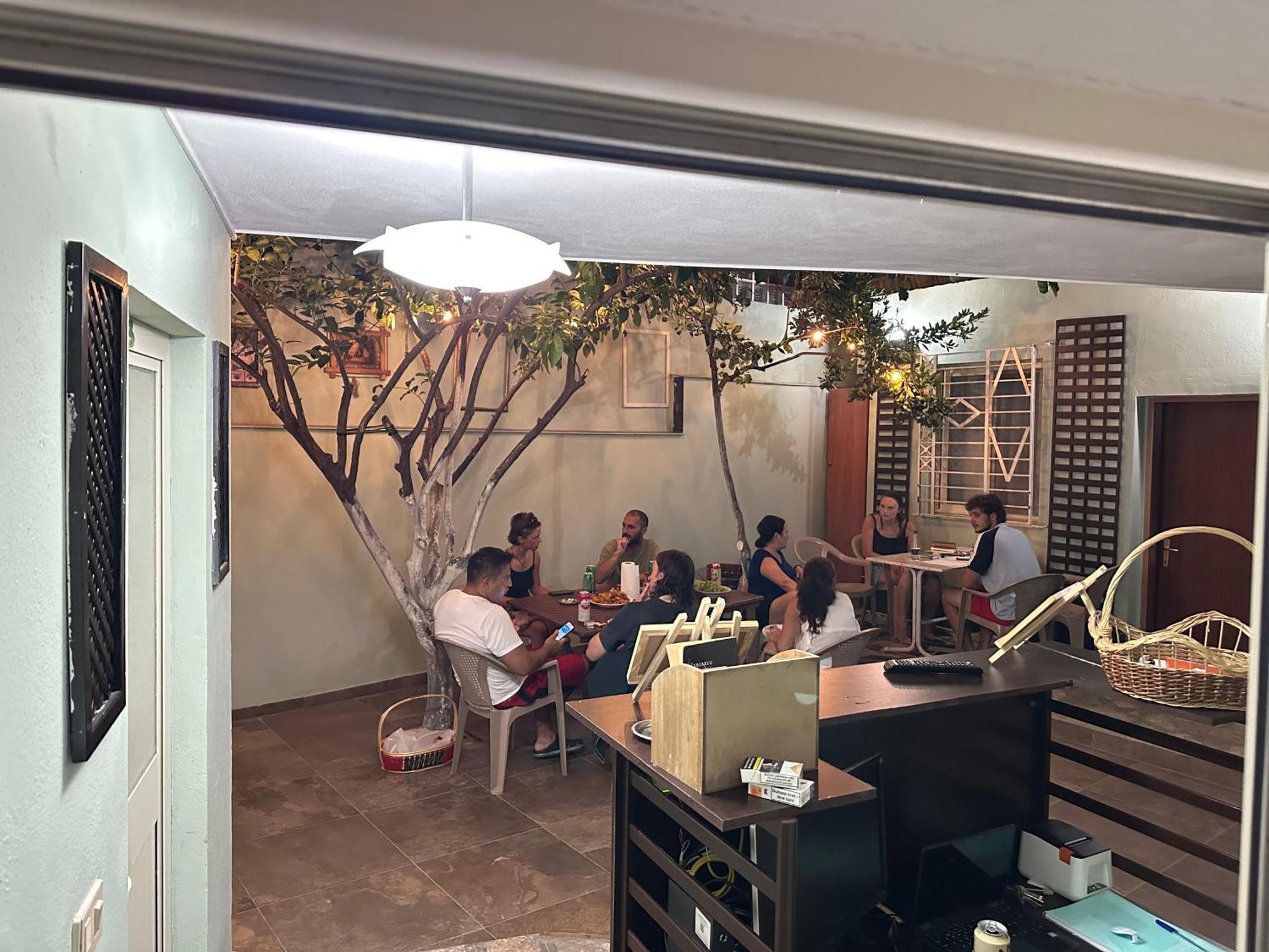 Tirana Lemon Breeze Hostel Bagian luar foto