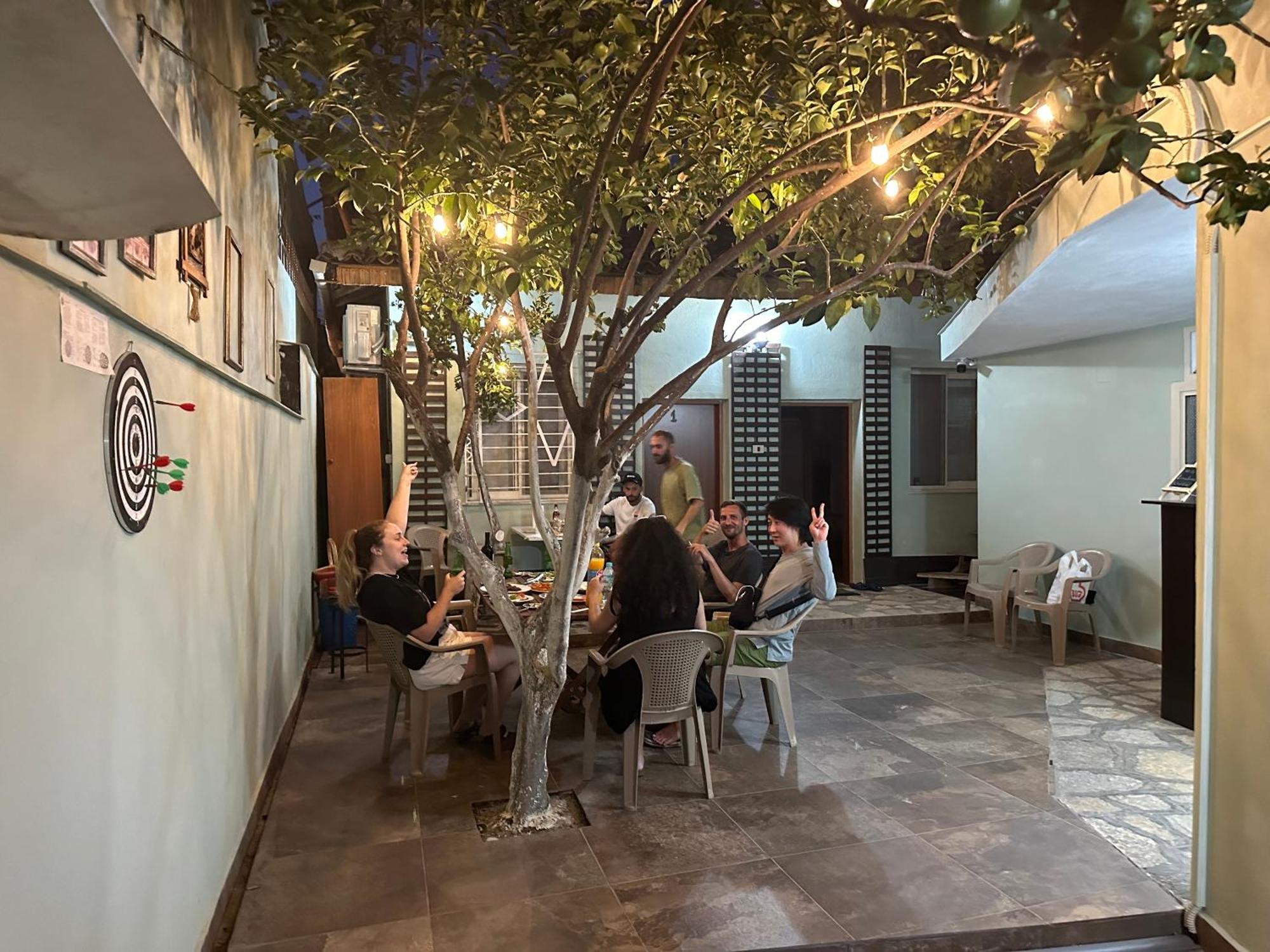 Tirana Lemon Breeze Hostel Bagian luar foto